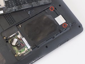 Langkah 3 — Lepaskan Panel Internal