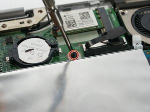 Langkah 3 — Mengakses Sekrup Hard Drive