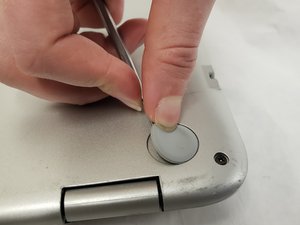 Langkah 1 — Buka bagian bawah laptop