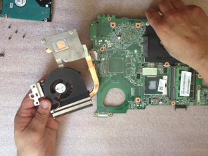 Langkah 7 — Keluarkan Sistem Heat Sink