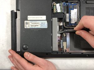 Langkah 5 — Mengganti Optical Drive