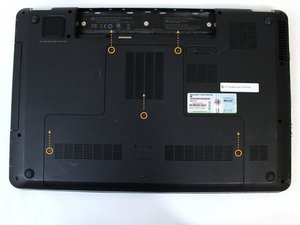Langkah 2 — Mengakses Panel Bawah Laptop