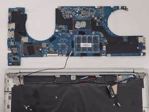 Langkah 10 — Angkat Motherboard