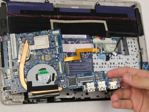 Langkah 3 — Mengganti Motherboard