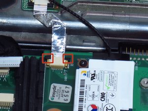 Langkah 7 — Angkat Motherboard dan Ganti Processor