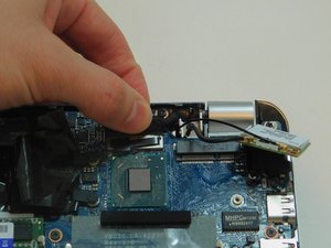 Langkah 10 — Lepaskan Kabel Panel Layar