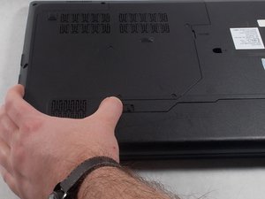 Langkah 3 — Lepaskan CD Drive Lama dan Pasang yang Baru