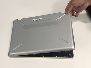Langkah 3 — Mengangkat Panel Belakang