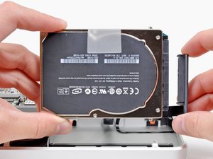 Langkah 4 — Lepaskan Kabel Hard Drive