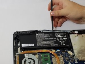 Langkah 5 — Mengangkat Kabel Baterai