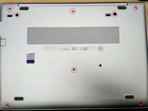 Langkah 1 — Membuka Tutup Belakang Laptop