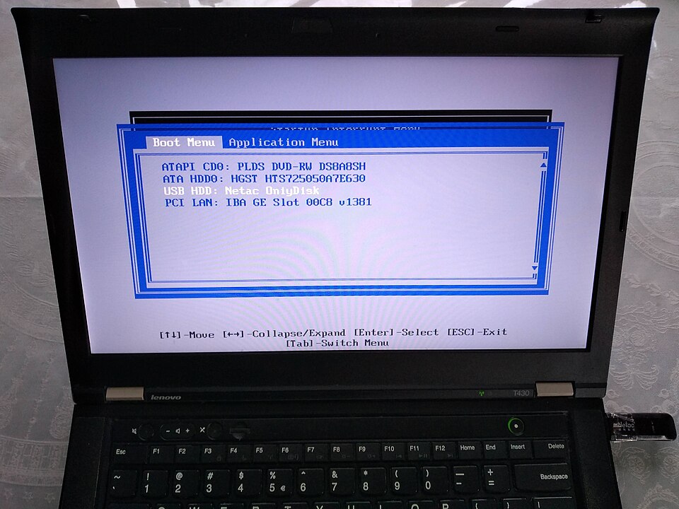 Boot Menu laptop menampilkan pilihan USB HDD di antara hard disk dan DVD drive