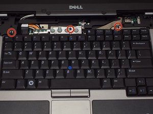 Langkah 2 — Lepaskan Sekrup di Atas Keyboard