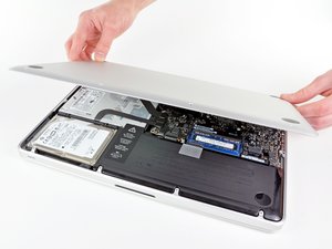 Langkah 2 — Membuka Casing Bawah