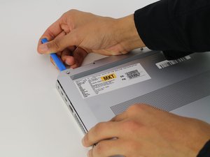 Langkah 2 — Buka Casing Laptop