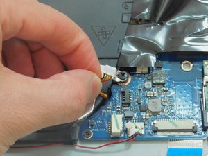 Langkah 11 — Lepaskan Kabel Power USB/Audio