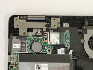 Langkah 3 — Lepas Kabel Antena dan Layar