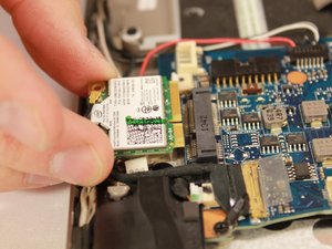 Langkah 6 — Langkah 6: Lepaskan Wireless Adapter