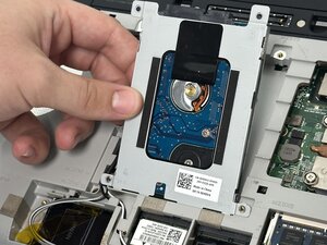 Langkah 3 — Mengganti Hard Drive