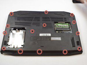 Langkah 4 — Buka Tutup Belakang Laptop