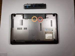 Langkah 2 — Buka Plat Belakang