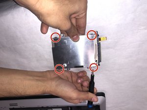 Langkah 5 — Angkat hard drive lama dan pasang yang baru