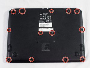 Langkah 1 — Membuka bagian bawah laptop
