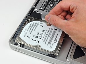 Langkah 3 — Lepaskan Hard Drive