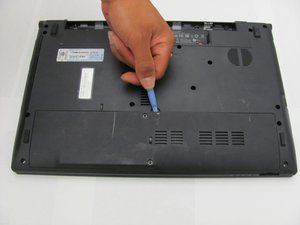 Langkah 2 — Mengangkat Panel Belakang