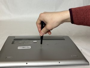 Langkah 1 — Membuka Panel Belakang Laptop