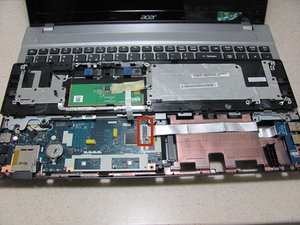 Langkah 5 — Mengangkat Port USB