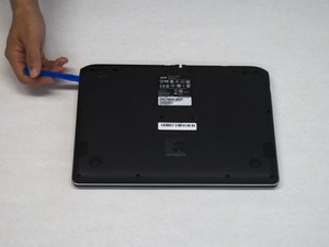 Langkah 2 — Membuka Casing Laptop