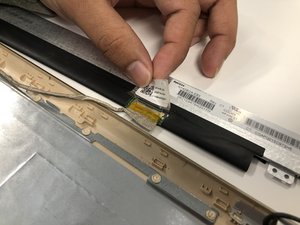 Langkah 5 — Menghubungkan Kabel Layar