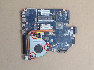 Langkah 9 — Bersihkan Radiator dan Heat Sink