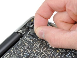 Langkah 5 — Mengangkat Kabel Data Layar