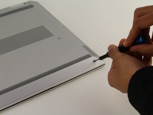 Langkah 1 — Matikan Laptop dan Siapkan Alat