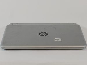 Langkah 1 — Buka bagian bawah laptop