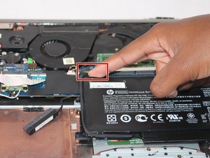 Langkah 3 — Memutus Kabel Baterai