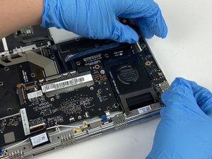 Langkah 4 — Mengeluarkan Port USB di Sisi Kanan