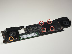 Langkah 9 — Lepaskan Sekrup di Motherboard