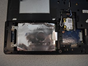 Langkah 5 — Melepas DIMM dan Kabel Wi-Fi