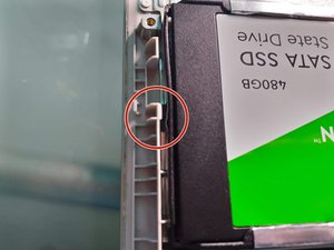 Langkah 4 — Lepaskan Hard Drive Lama