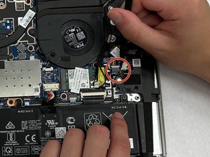 Langkah 3 — Mengganti Speaker dan Memasang Kembali
