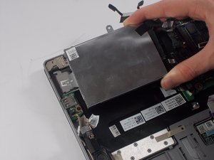 Langkah 6 — Angkat SSD dari Laptop