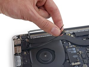 Langkah 4 — Melepas I/O Board