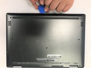 Langkah 3 — Buka Tutup Belakang Laptop
