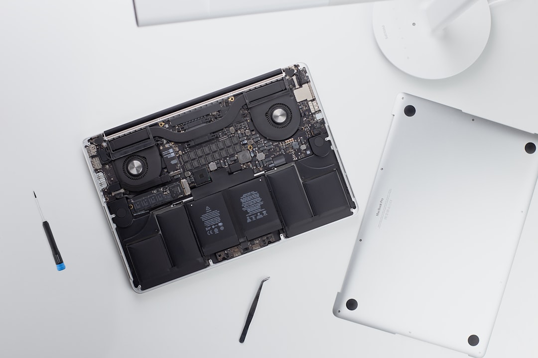 Penggantian Upper Case MacBook Air 13” Retina Display 2018