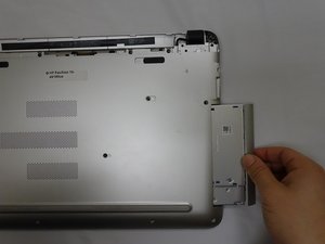 Langkah 5 — Lepaskan Drive Optik