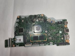 Langkah 5 — Angkat Motherboard