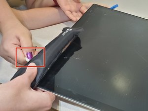 Langkah 3 — Membuka Casing dan Mengangkat Layar